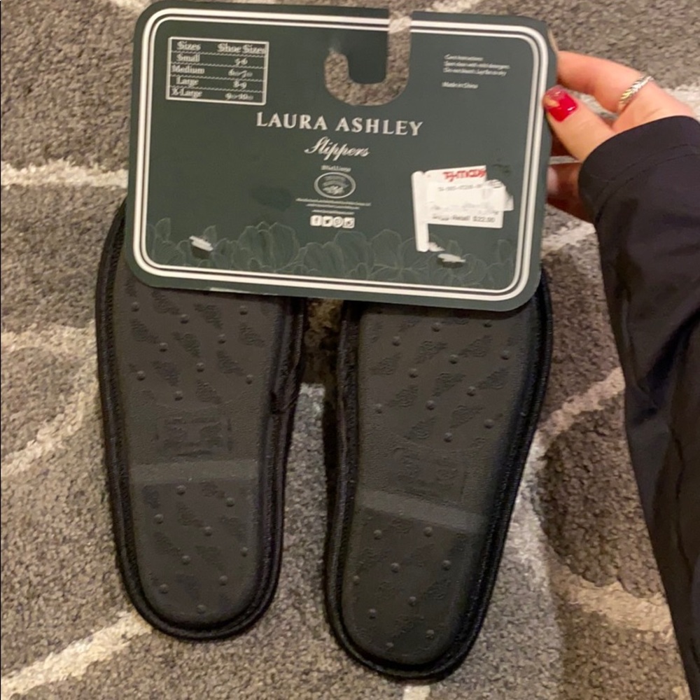 Slippers - Picture 2 of 4